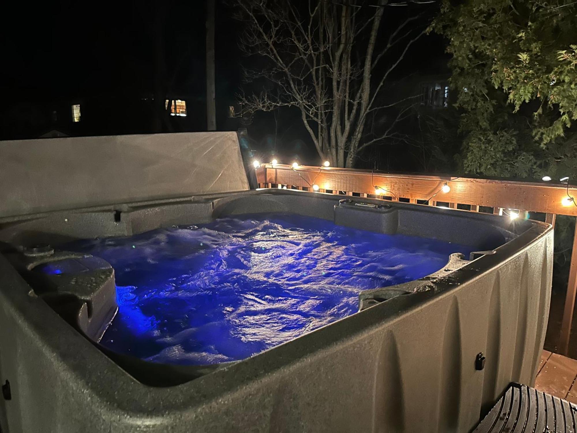 מארבלהד Hot Tub, Electric Bikes, Solo Stove, Projector, Smores מראה חיצוני תמונה