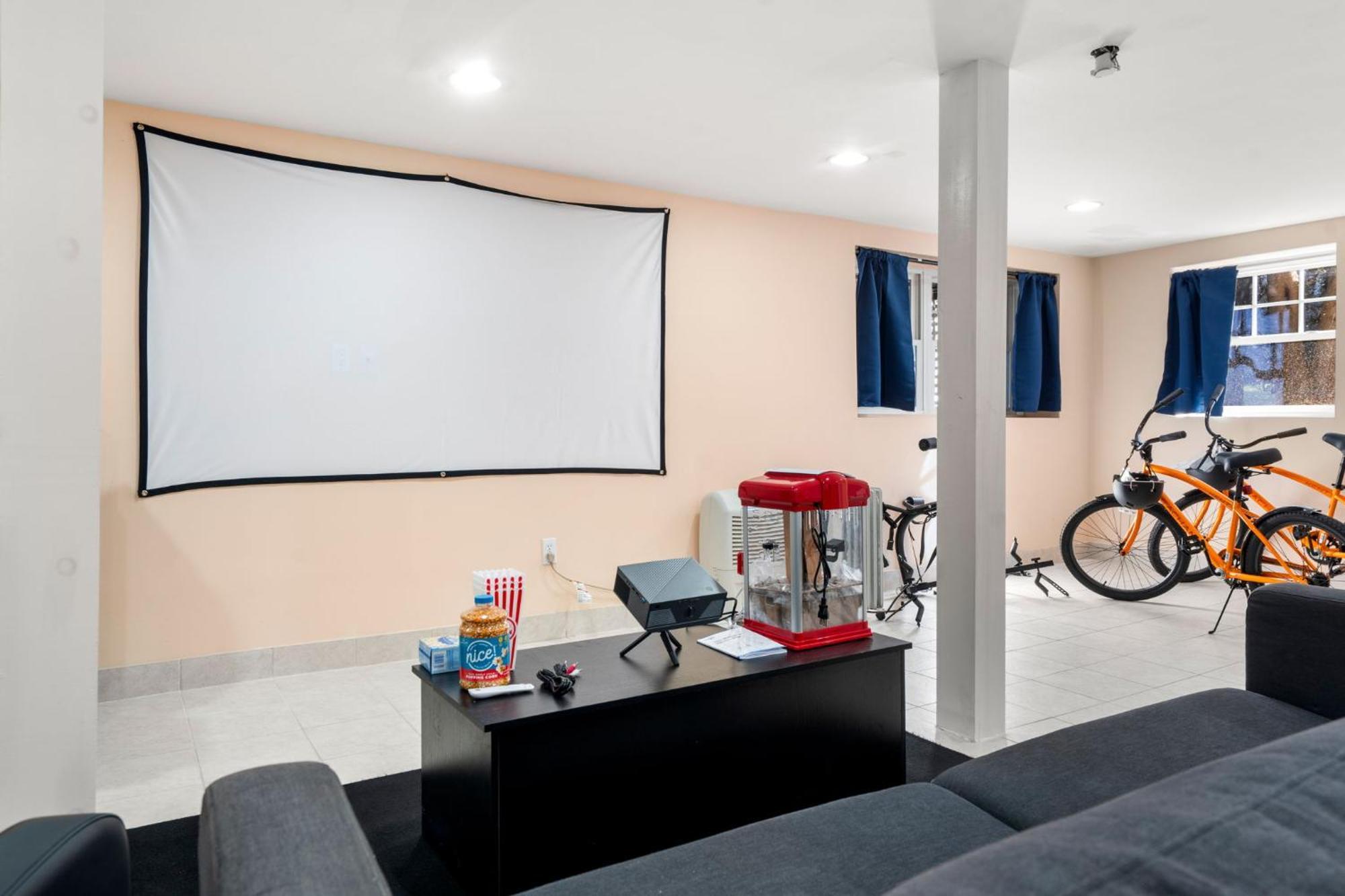 מארבלהד Hot Tub, Electric Bikes, Solo Stove, Projector, Smores מראה חיצוני תמונה
